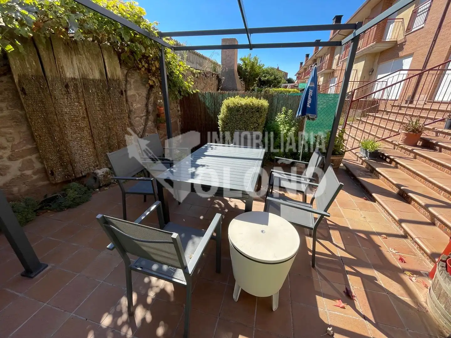 Terrassa de Casa adosada en venda en Alesanco amb Calefacció, Jardí privat i Parquet