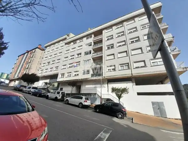 Vista exterior de Pis en venda en O Porriño   amb Calefacció, Parquet i Terrassa
