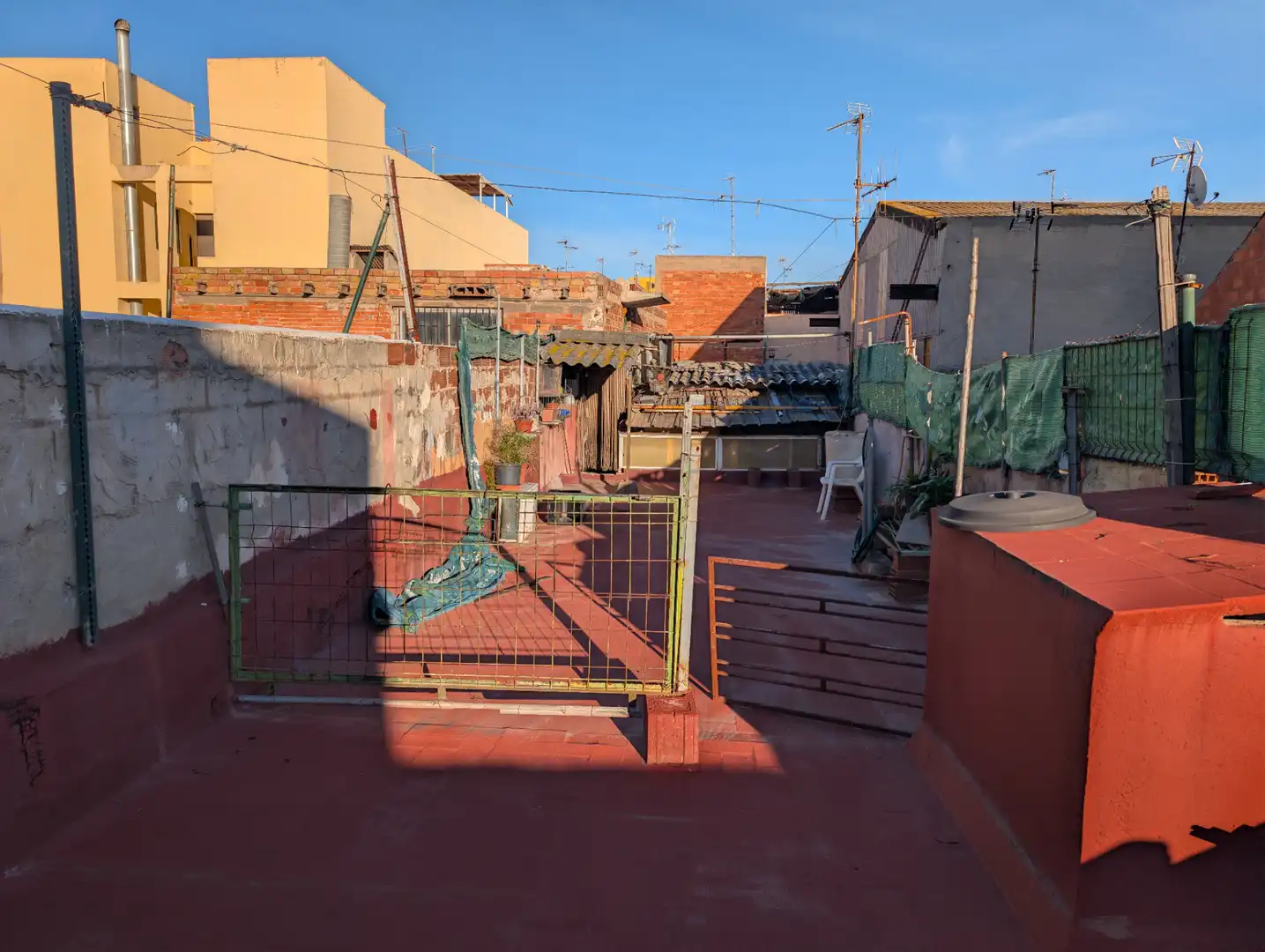 Vista exterior de Casa adosada en venta en Castellón de la Plana / Castelló de la Plana con Terraza