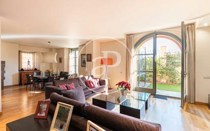 Living room of Flat for sale in Sant Just Desvern  with Air Conditioner and Terrace