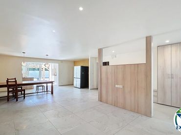 House with garden for sale in Carrer Pení