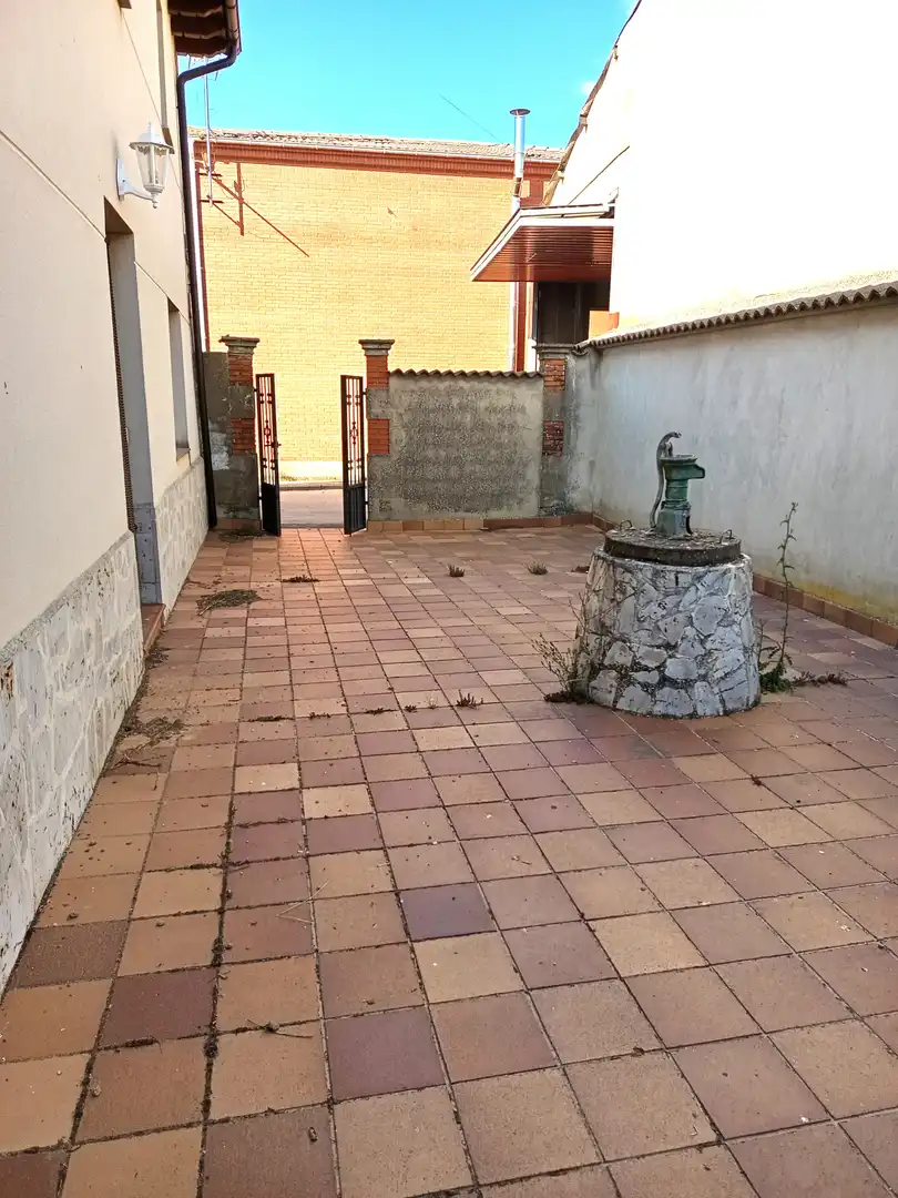 Terrassa de Casa o xalet en venda en Dehesa de Romanos  amb Calefacció, Parquet i Traster