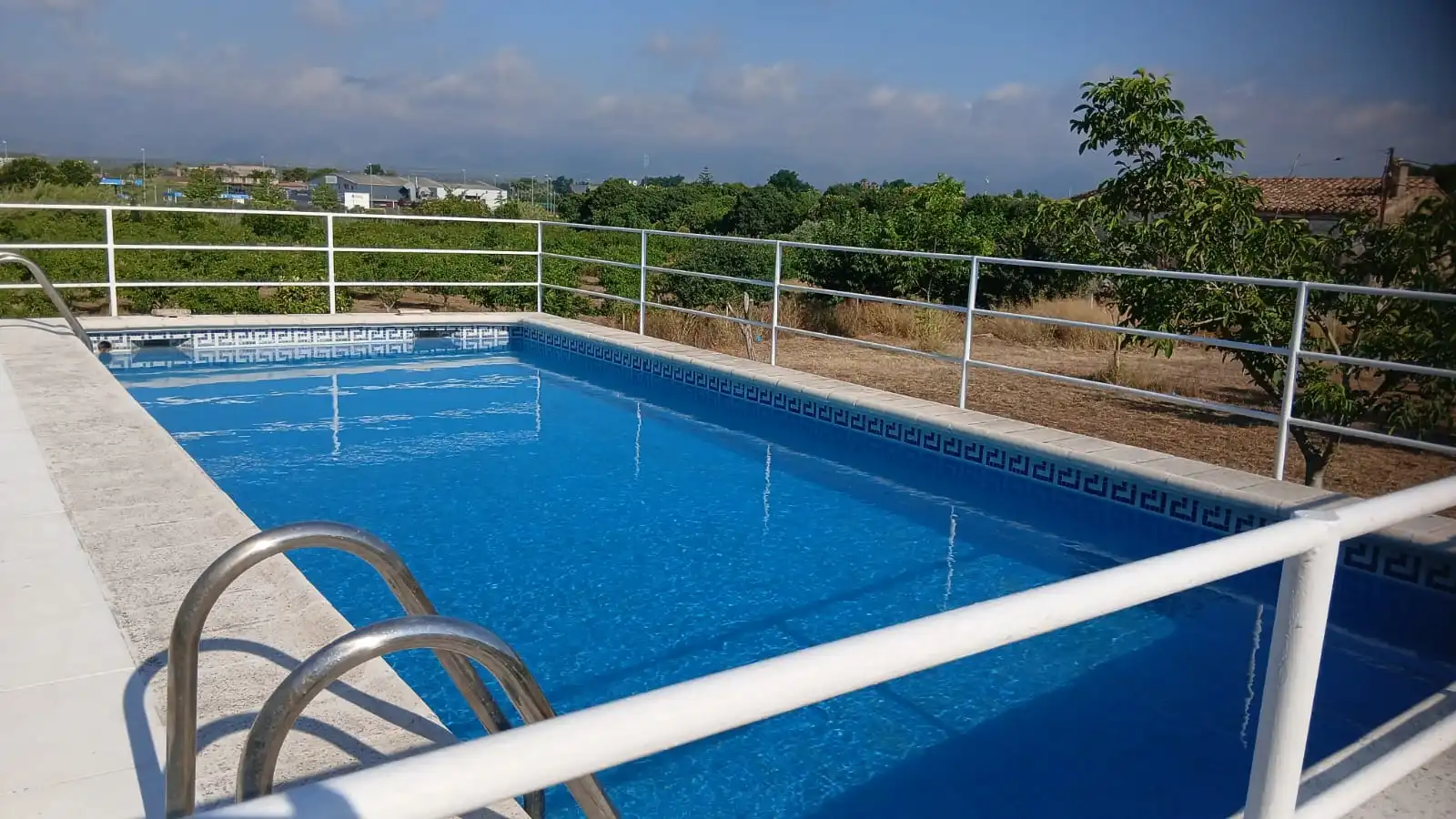 Casa rústica amb piscina en venda a Plaça de la Constitució 4