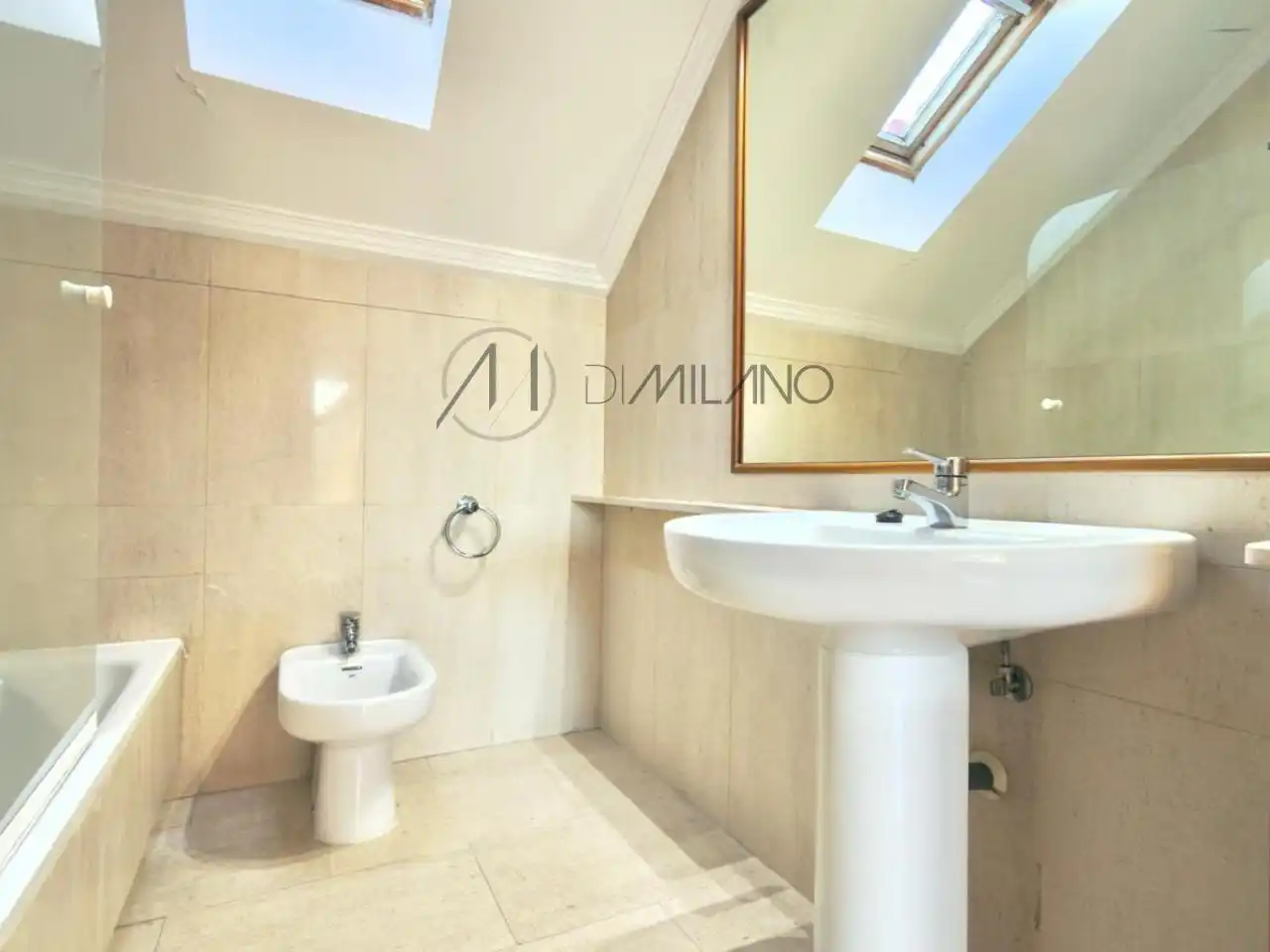 Bathroom of Flat for rent in Vigo   with Heating, Terrace and Storage room