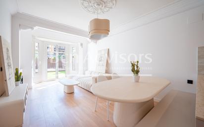 Living room of Flat for sale in  Barcelona Capital  with Air Conditioner, Heating and Terrace