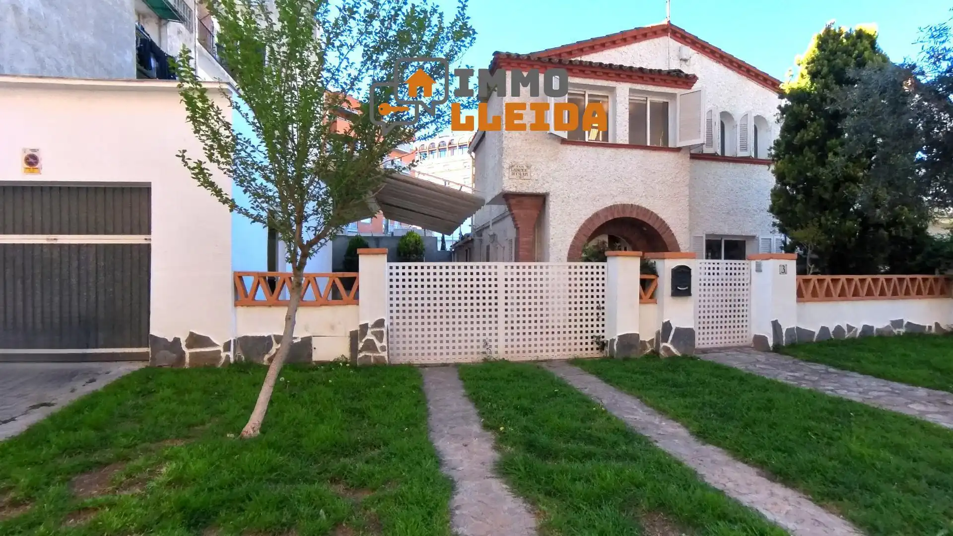Vista exterior de Casa adosada en venta en Balaguer con Calefacción y Terraza