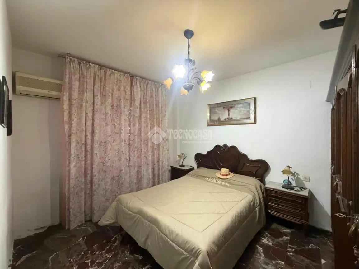 Habitación de Casa adosada en venta en Mengíbar con Aire acondicionado, Amueblado y Balcón