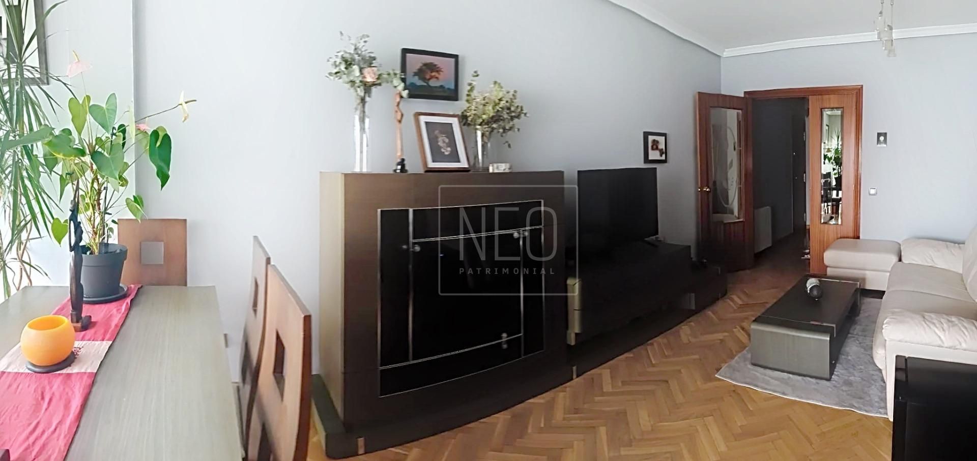 Sala de estar de Piso en venta en  Madrid Capital con Aire acondicionado, Calefacción y Jardín privado