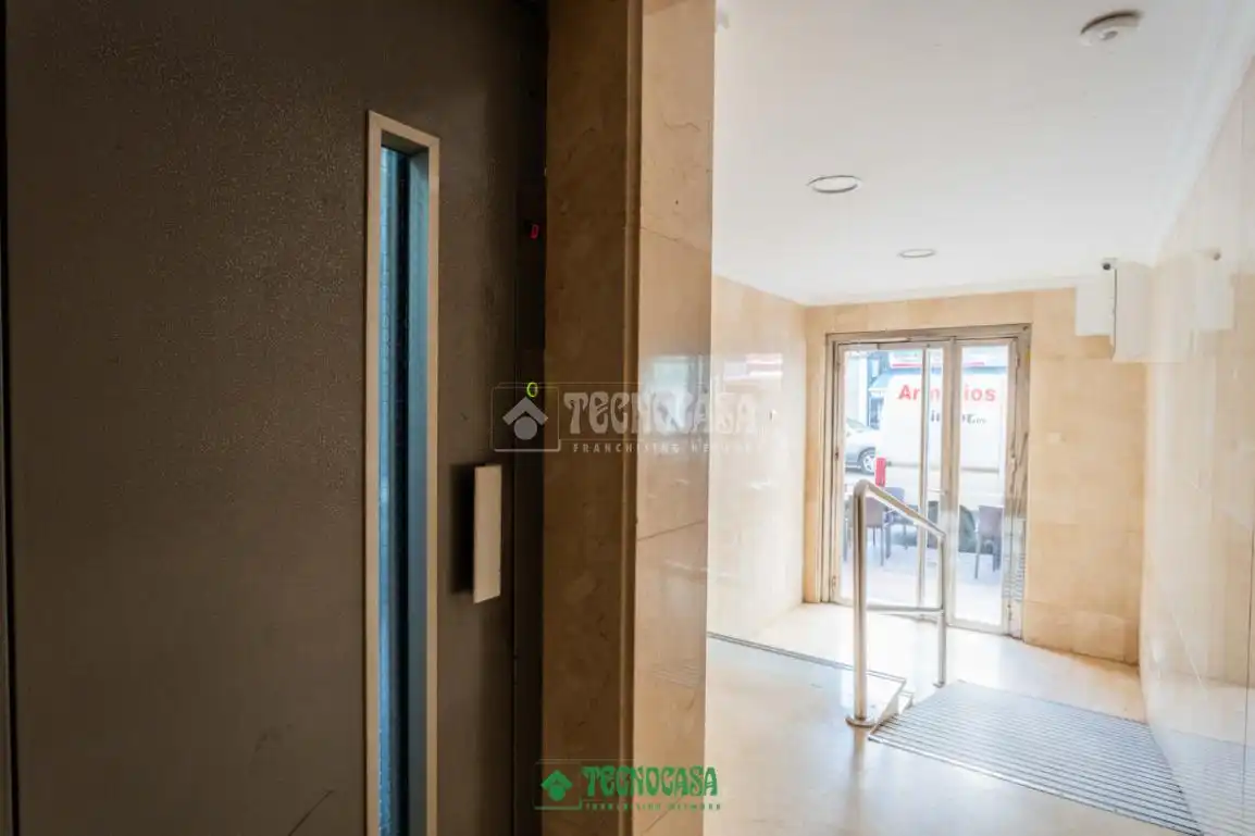 Piso en venta en Almería con Calefacción y Balcón
