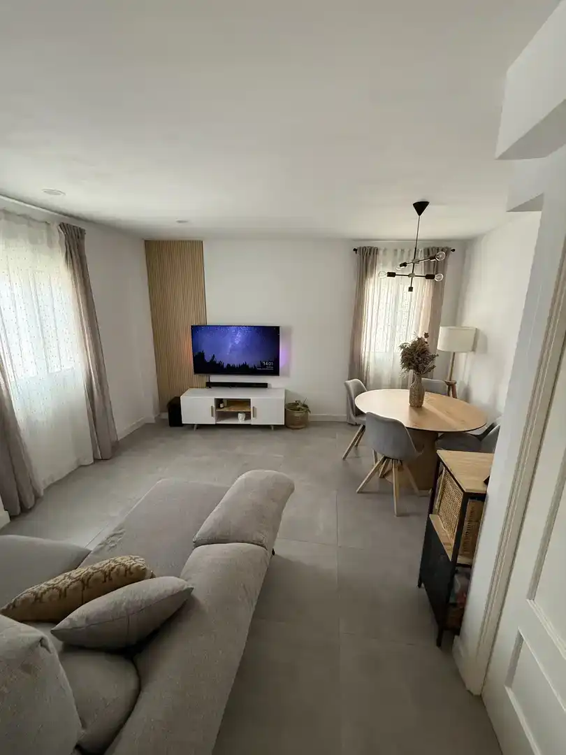 Wohnzimmer von Einfamilien-Reihenhaus zum Verkauf in Utrera mit Klimaanlage