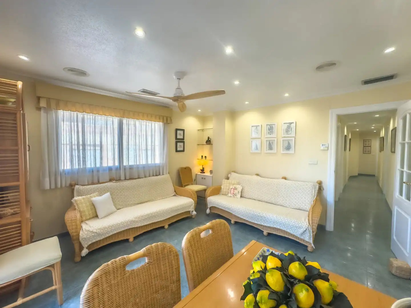 Sala d'estar de Apartament de lloguer en Santa Pola amb Terrassa, Moblat i Forn