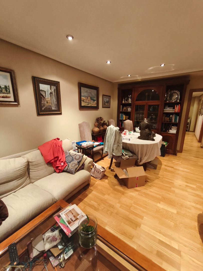 Sala d'estar de Pis en venda en Ourense Capital  amb Calefacció, Parquet i Traster