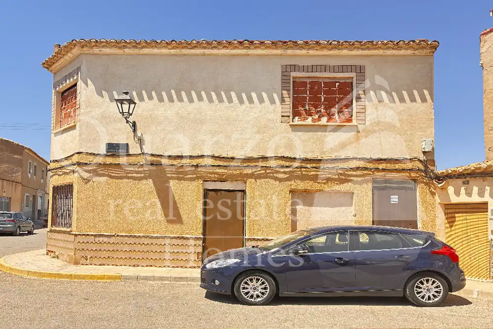Vista exterior de Casa adosada en venda en Tobarra, Albacete