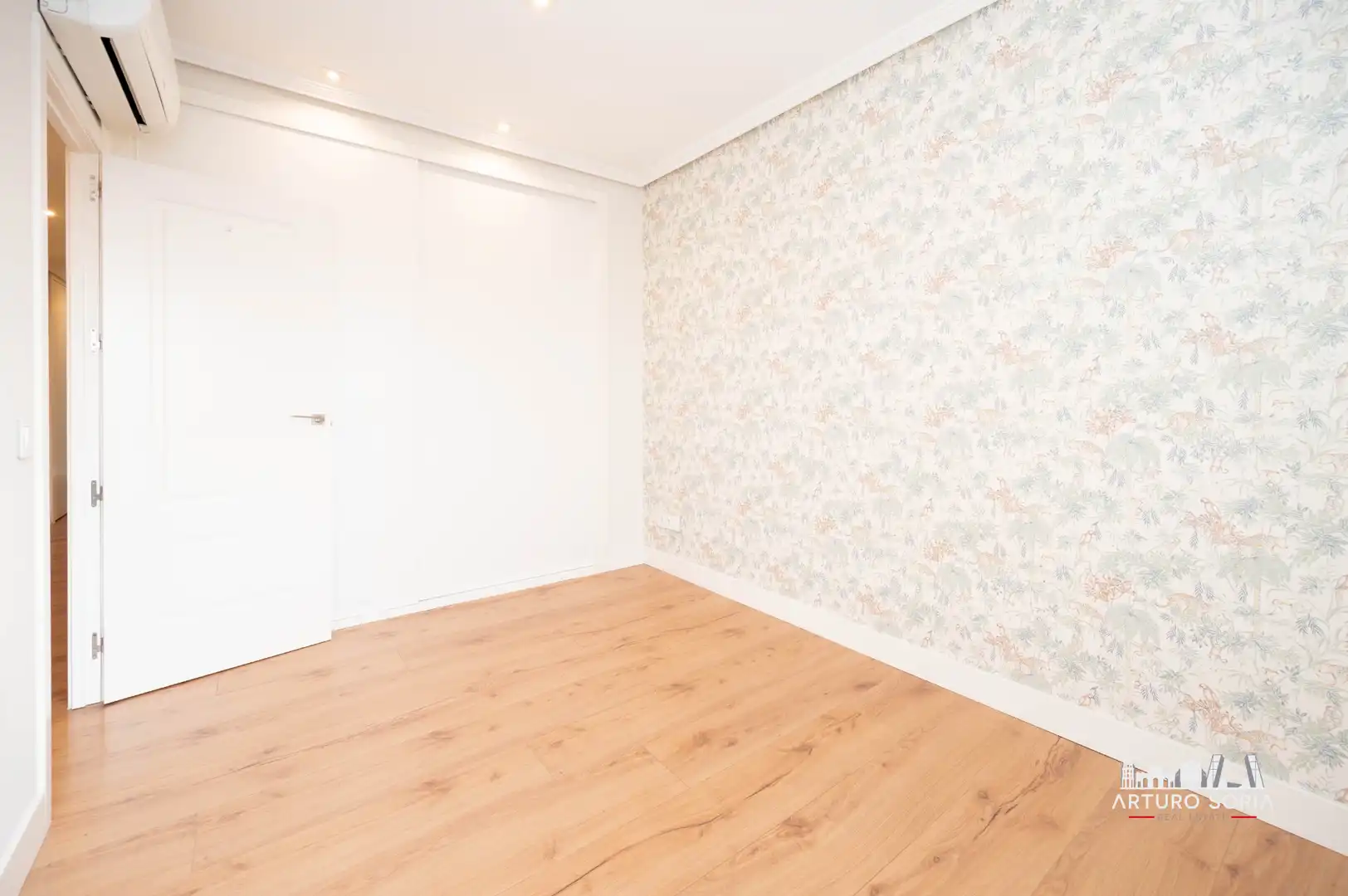 Habitación de Piso de alquiler en Madrid con Aire acondicionado, Trastero y Lavadora