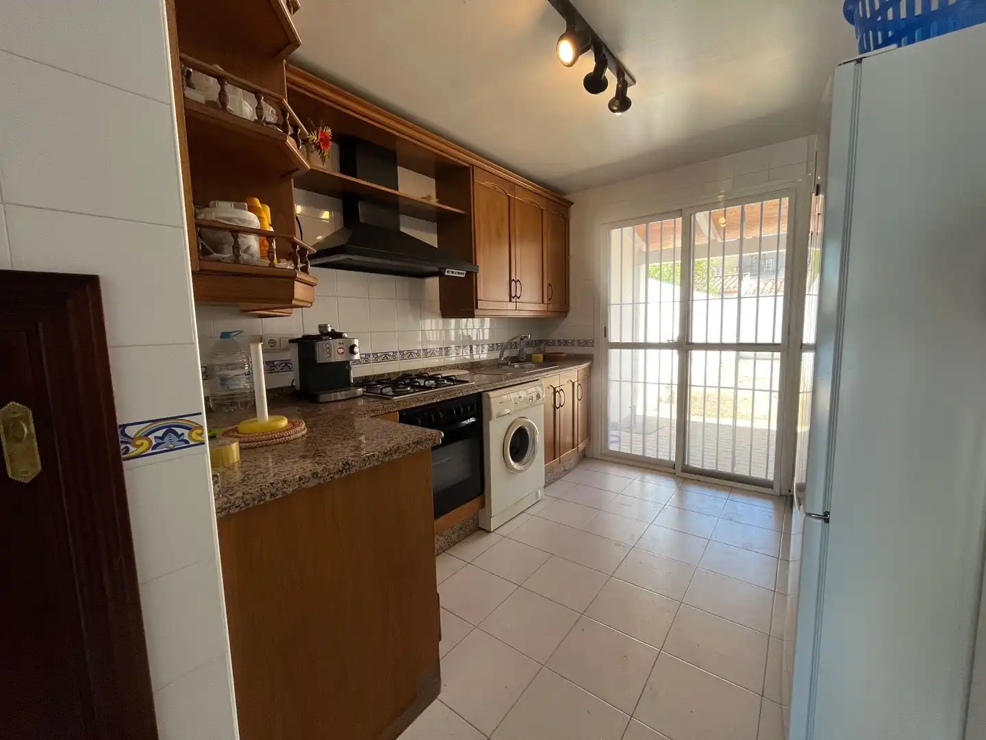 Küche von Maisonette zum Verkauf in Chipiona mit Privatgarten, Terrasse und Möbliert