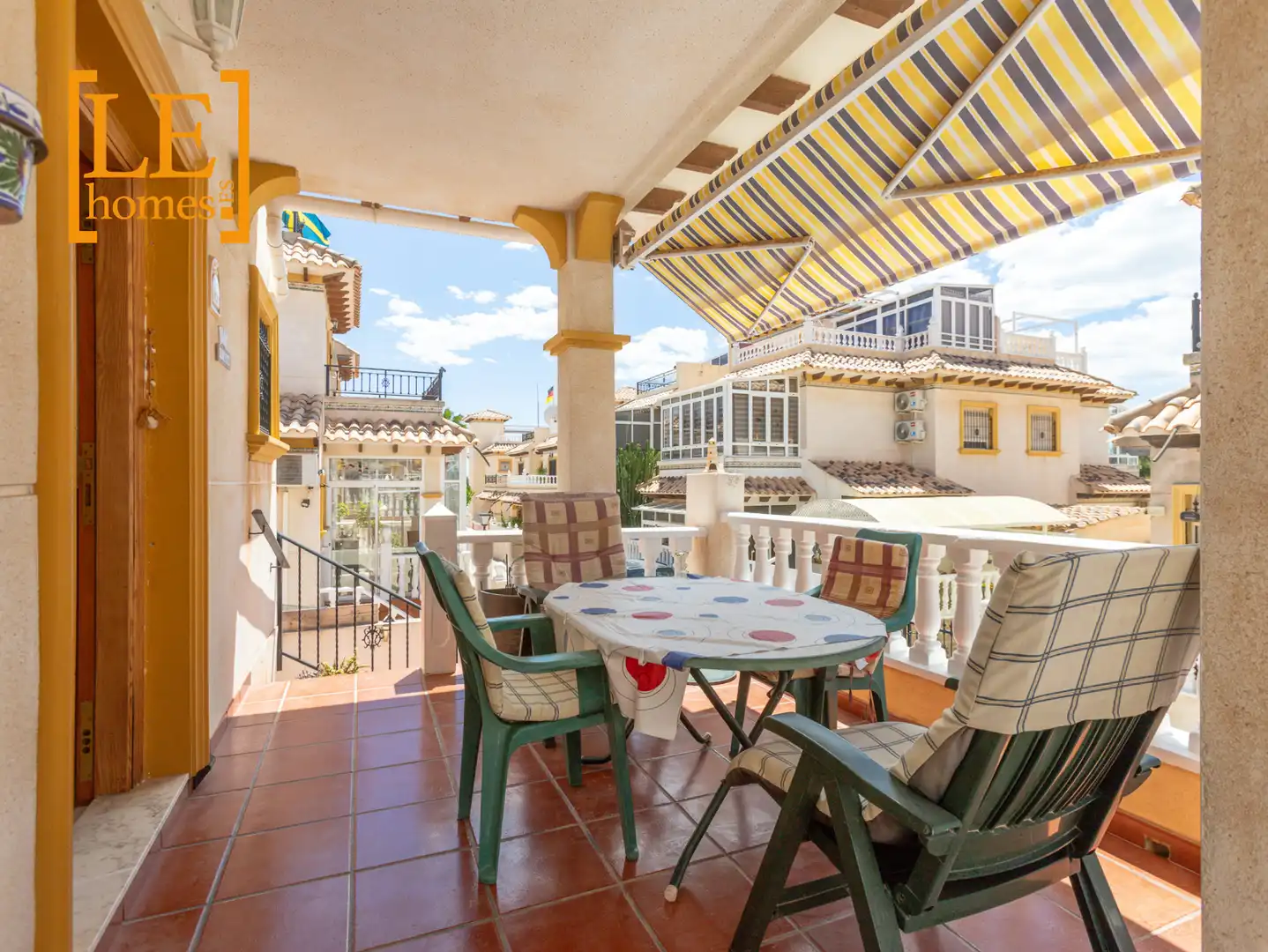 Terrassa de Casa adosada en venda en Orihuela amb Aire condicionat, Jardí privat i Moblat
