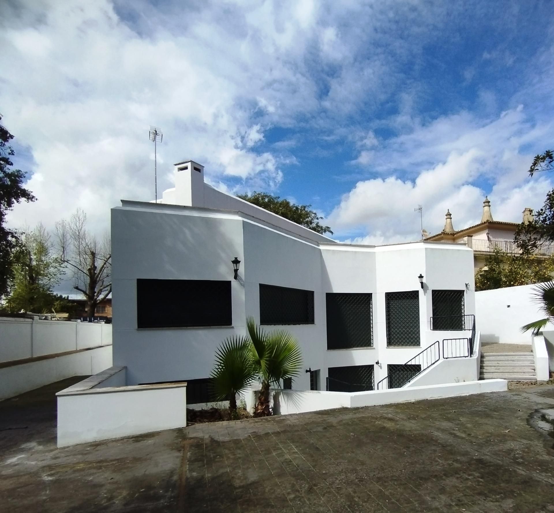 Exterior view of Flat to rent in  Sevilla Capital  with Air Conditioner, Heating and Private garden