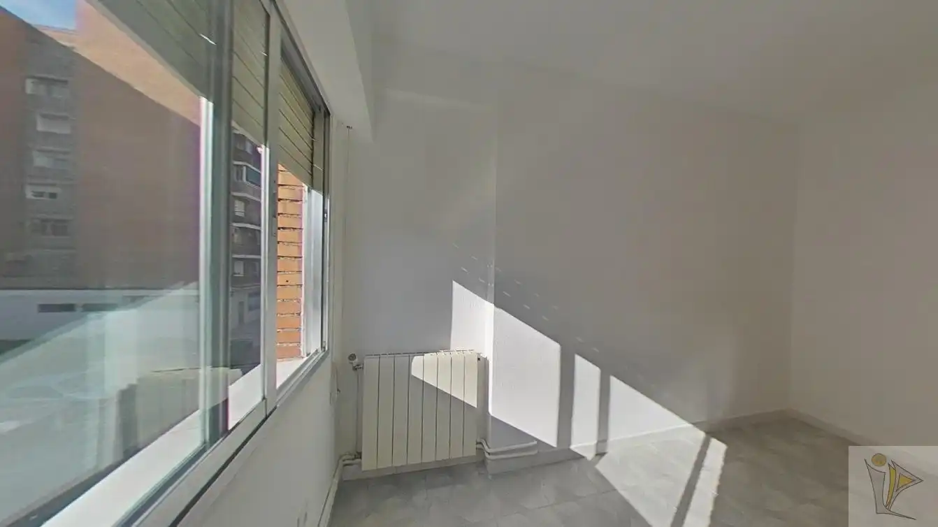 Flat for sale in CL ALFONSO XII , Sur - PAU 4