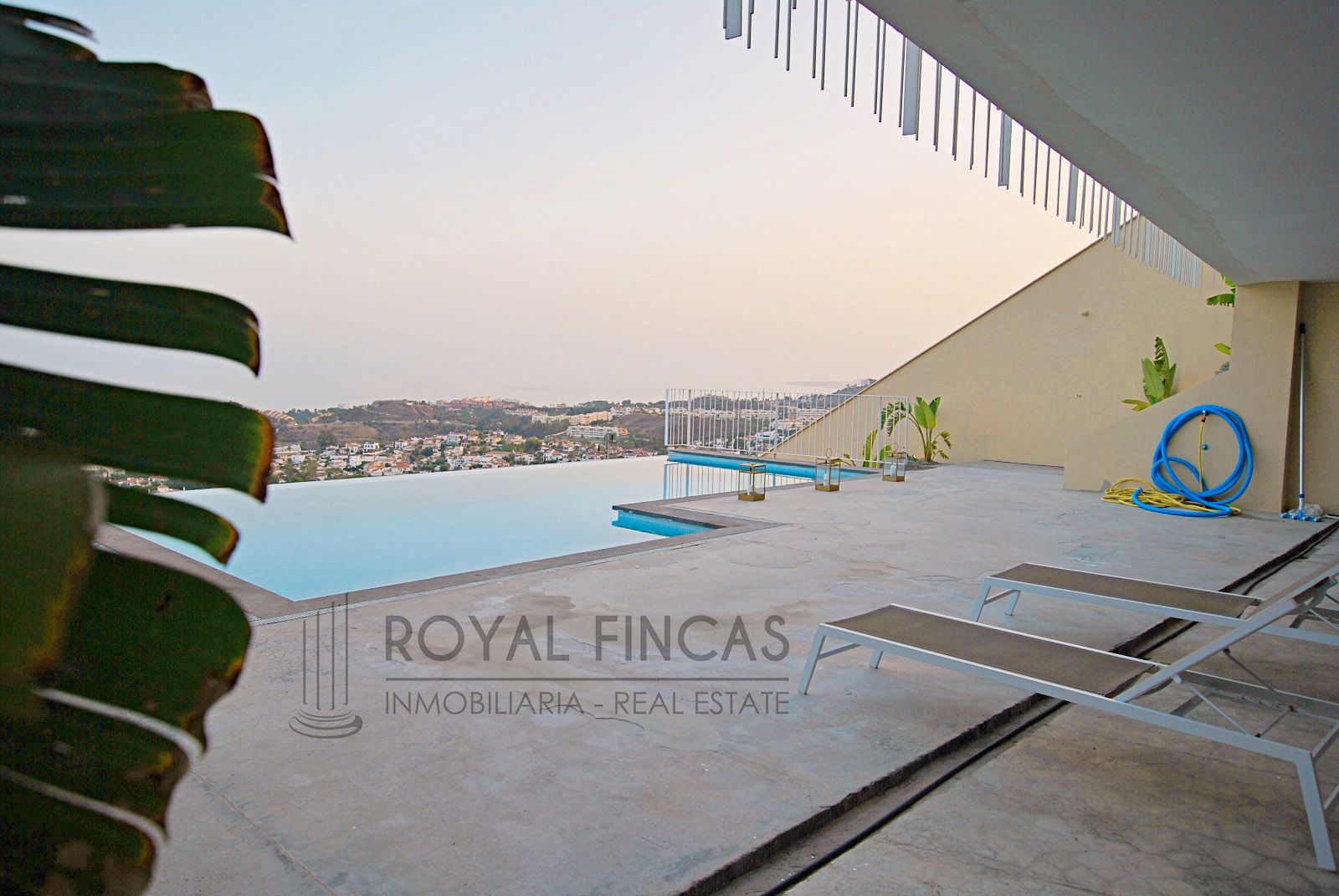 Swimming pool of Single-family semi-detached for sale in Benalmádena  with Air Conditioner, Terrace and Swimming Pool