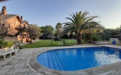 Swimming pool of House or chalet for sale in Villanueva de la Cañada  with Air Conditioner, Heating and Private garden