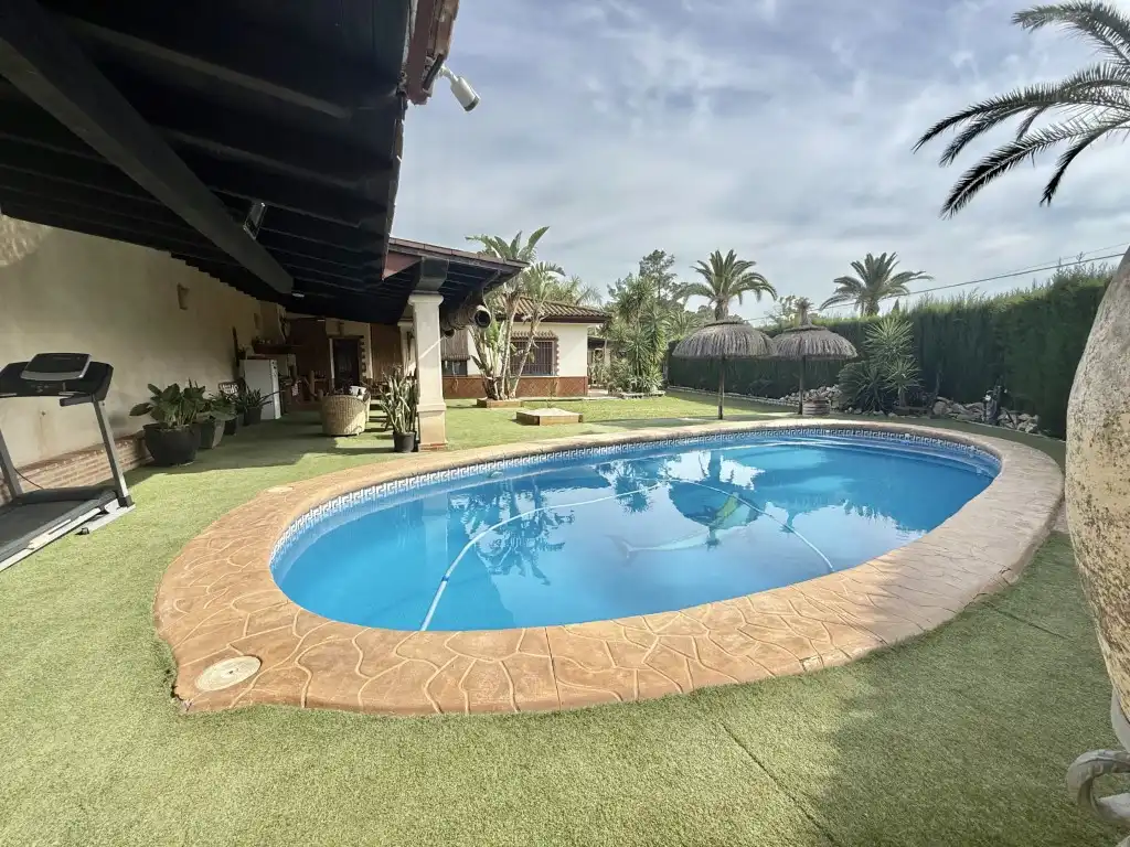 Piscina de Casa o chalet en venta en Carmona con Aire acondicionado y Amueblado