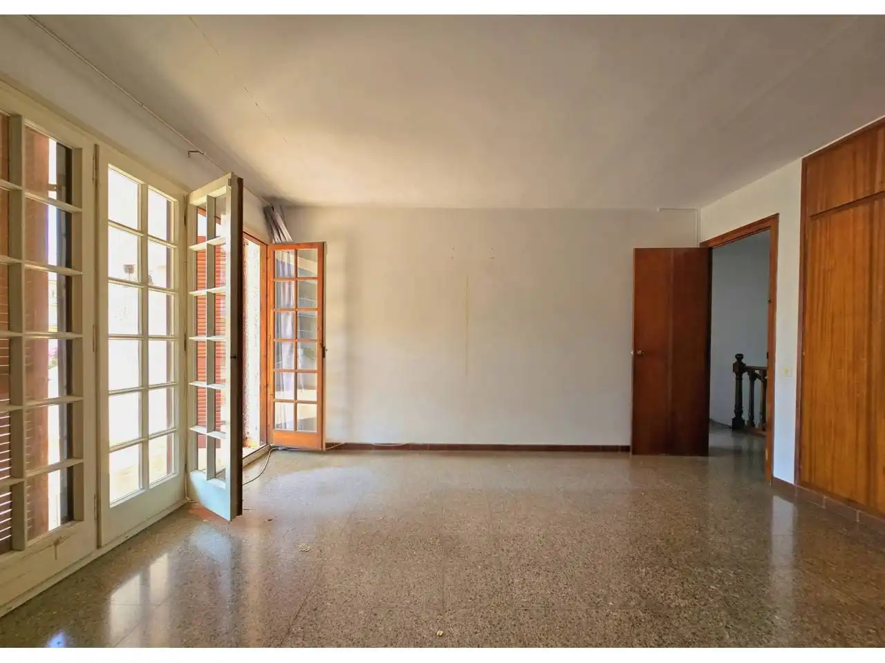 Sala d'estar de Casa o xalet en venda en Vilanova i la Geltrú amb Jardí privat i Terrassa