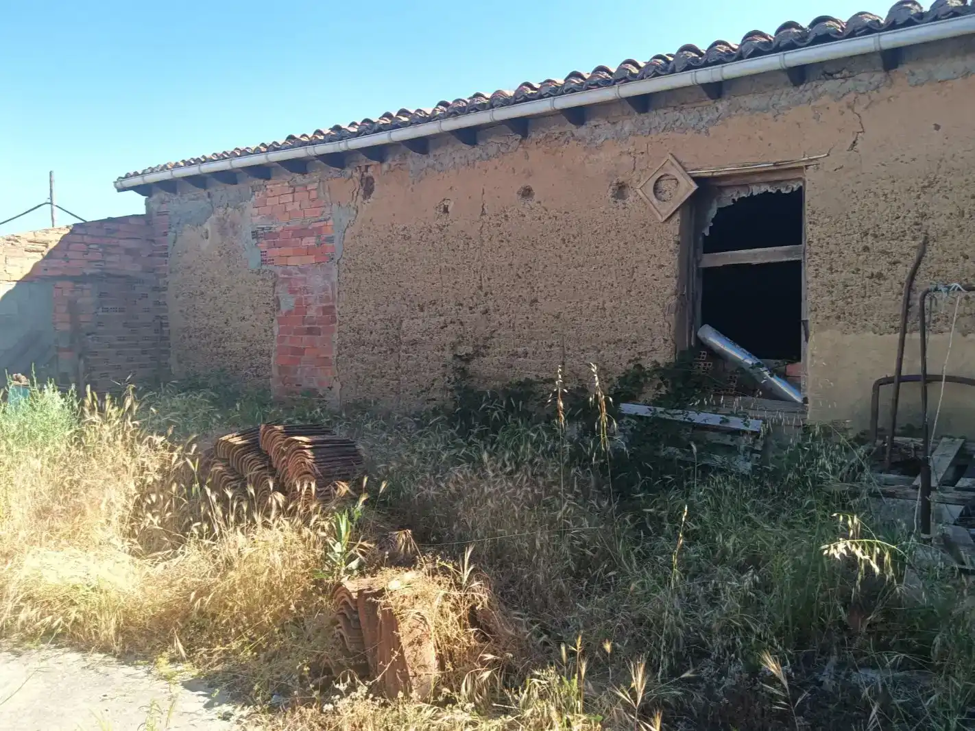 Vista exterior de Planta baja en venta en Valdepolo, León