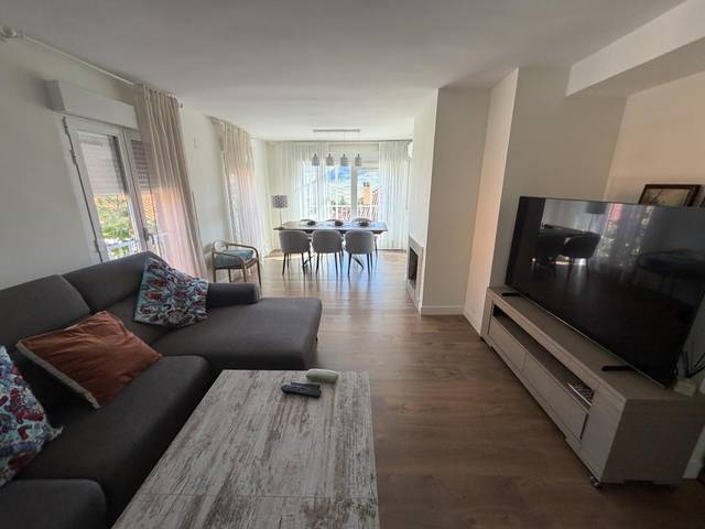 Piso en Venta en Calle Calderón de la Barca en Abantos - Carmelitas