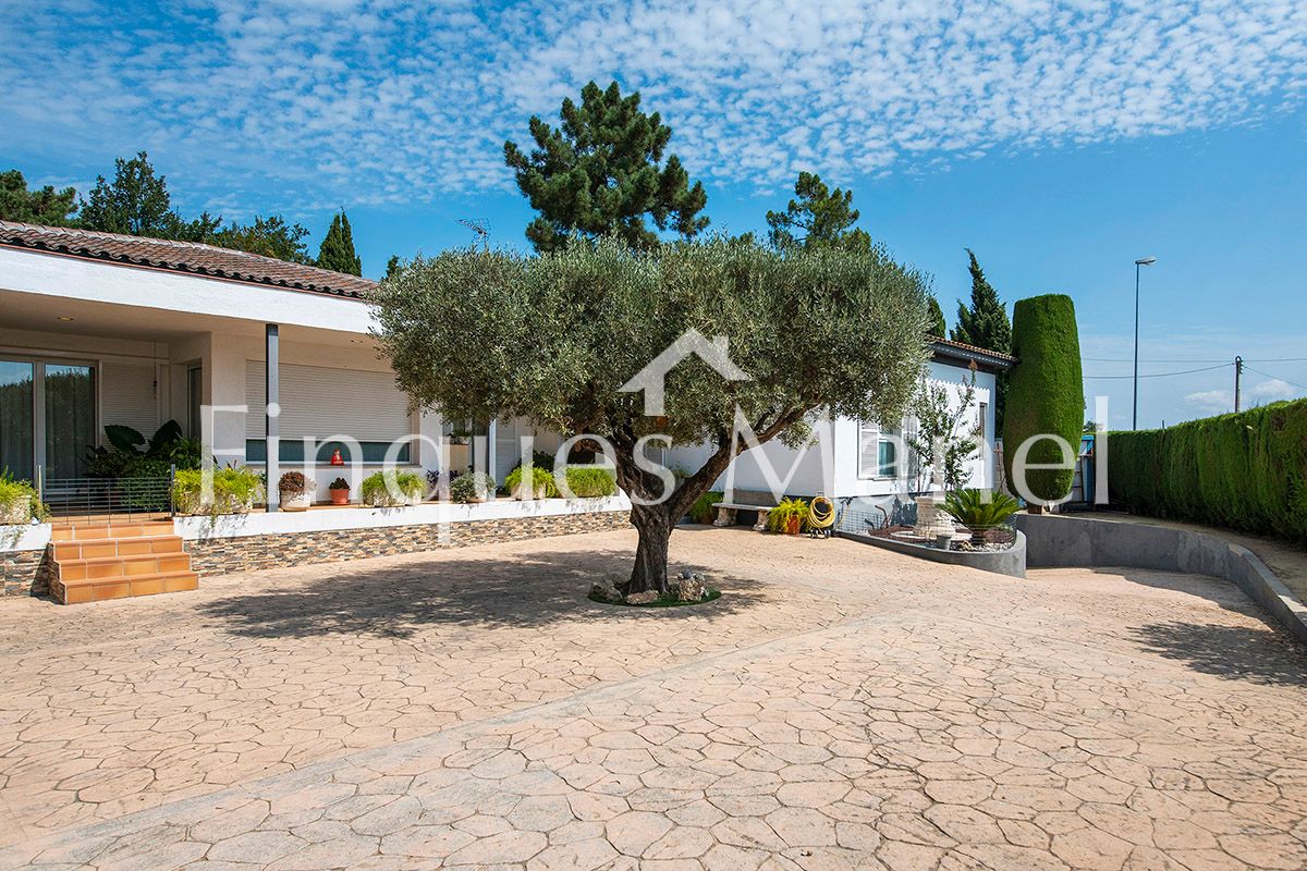 Exterior view of House or chalet for sale in Fontcoberta  with Air Conditioner, Heating and Private garden