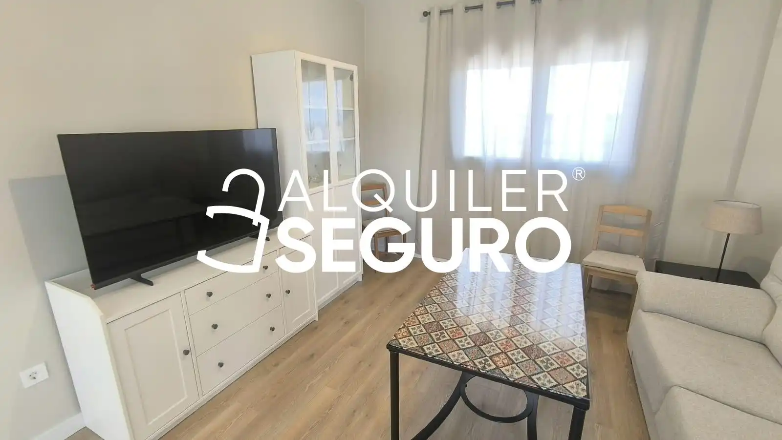 Habitación de Piso de alquiler en Sevilla con Aire acondicionado, Trastero y Piscina