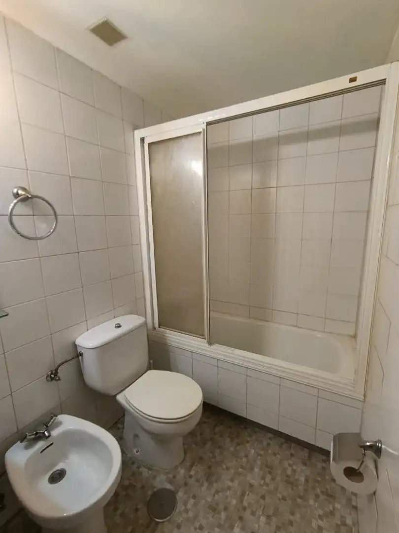 Badezimmer von Wohnung zur Miete in Madrid mit Klimaanlage, Heizung und Parkett
