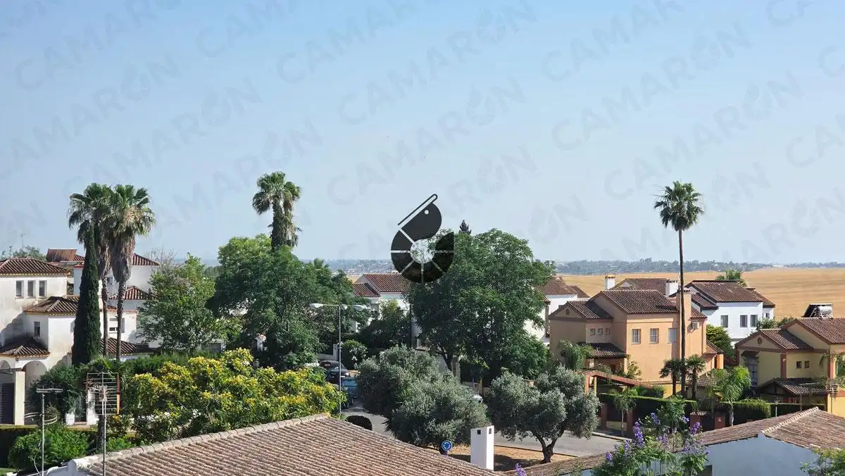 Casa adosada en venta en Mairena del Aljarafe con Aire acondicionado, Jardín privado y Trastero