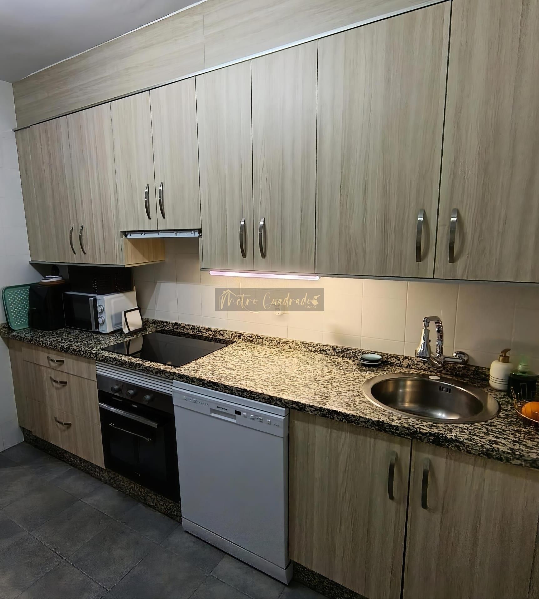 Cuina de Pis de lloguer en Mérida amb Aire condicionat, Calefacció i Terrassa