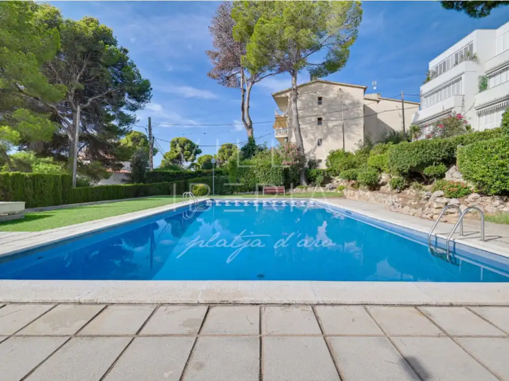 Schwimmbecken von Wohnungen zum Verkauf in Calonge i Sant Antoni mit Klimaanlage, Privatgarten und Terrasse