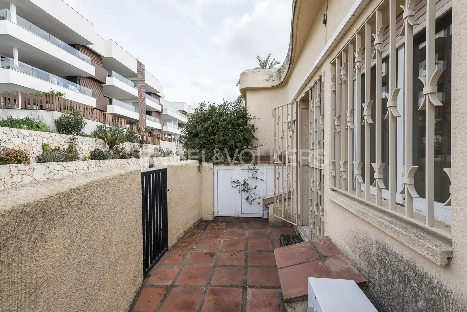 Vista exterior de Casa adosada en venda en Sitges amb Aire condicionat, Calefacció i Jardí privat