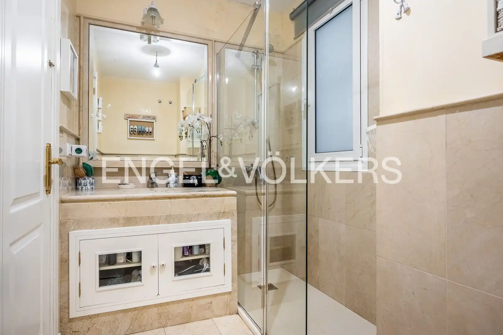 Bathroom of Houses for sale in Sevilla  with Air Conditioner, Heating and Private garden