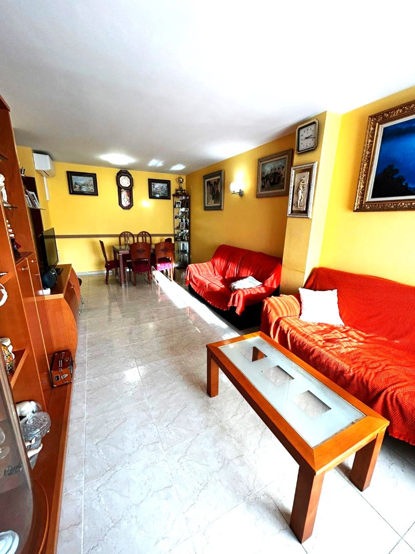 Sala d'estar de Pis en venda en Cambrils amb Aire condicionat, Terrassa i Moblat