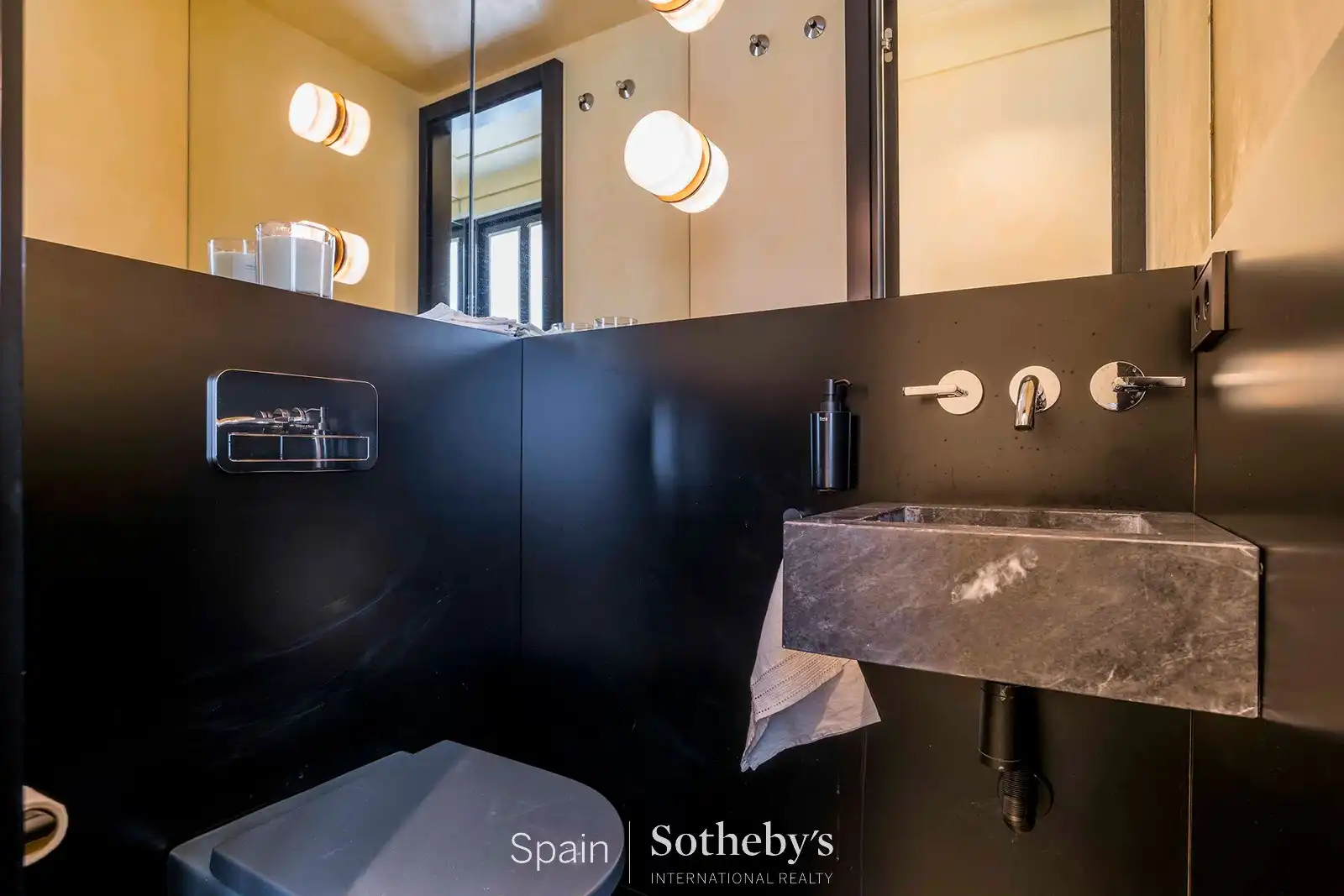 Bany de Apartament en venda en Madrid amb Aire condicionat i Calefacció