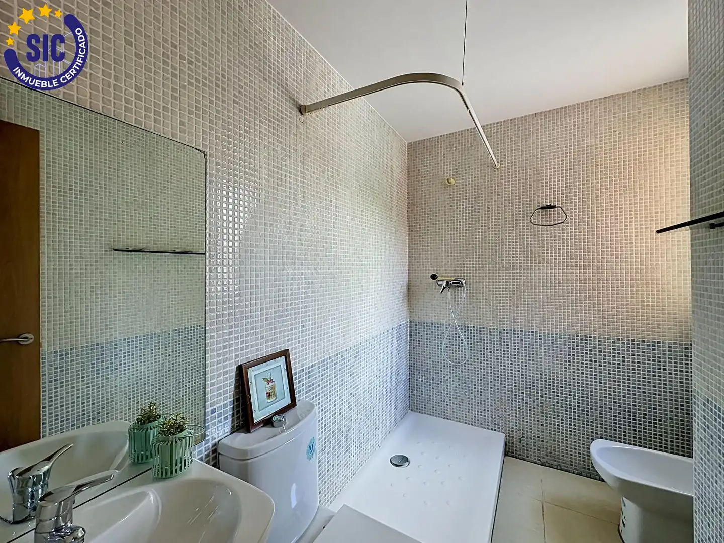 Baño de Casa adosada en venta en Serra con Jardín privado, Terraza y Piscina comunitaria