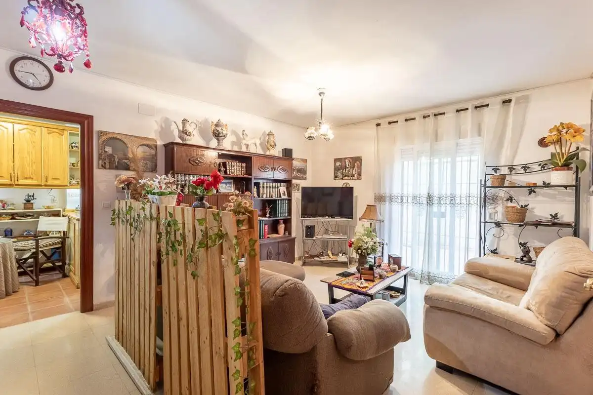 Sala de estar de Casa adosada en venta en Alhendín con Calefacción, Terraza y Balcón