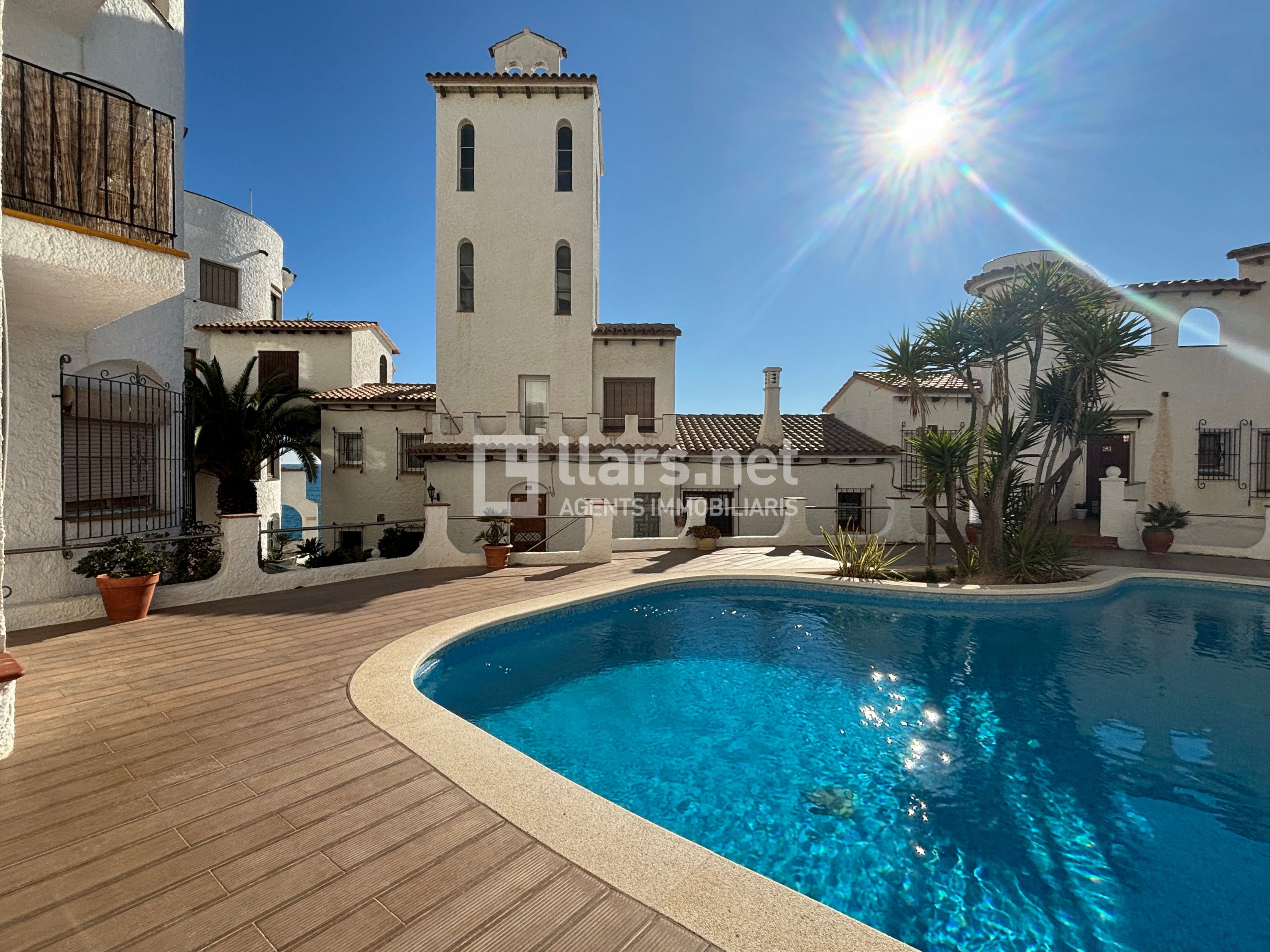Vista exterior de Casa o xalet en venda en Sitges amb Calefacció, Terrassa i Piscina comunitària
