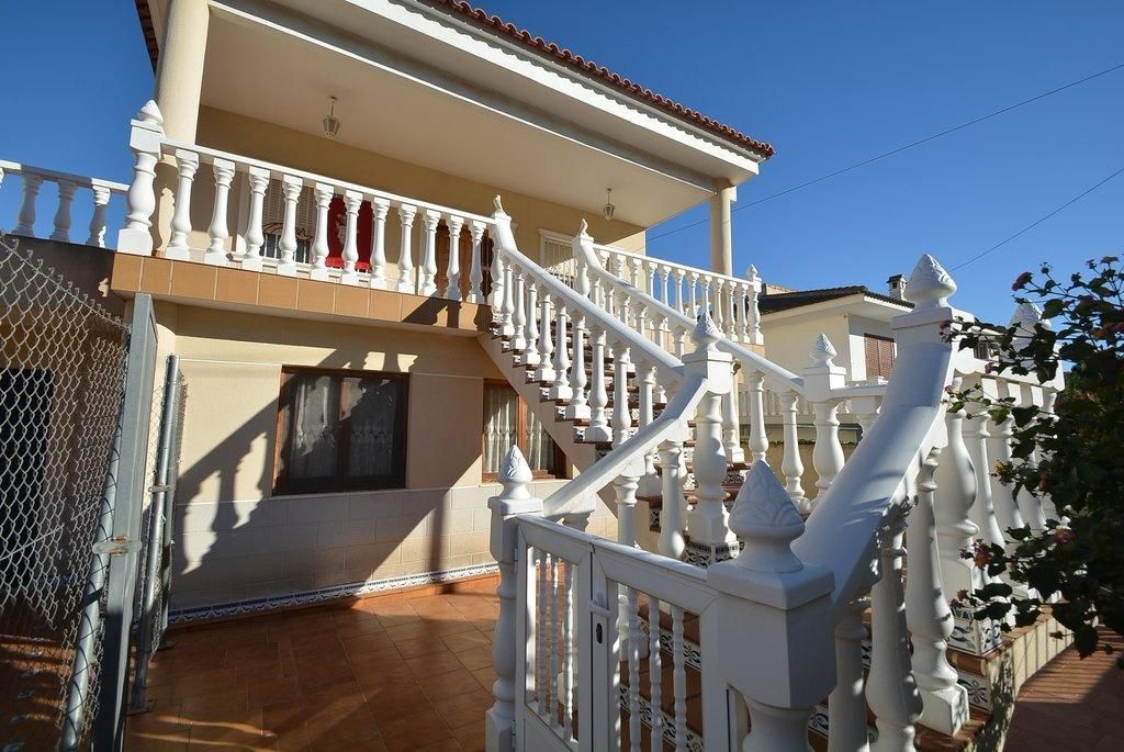 Exterior view of House or chalet for sale in Orihuela  with Air Conditioner, Private garden and Terrace