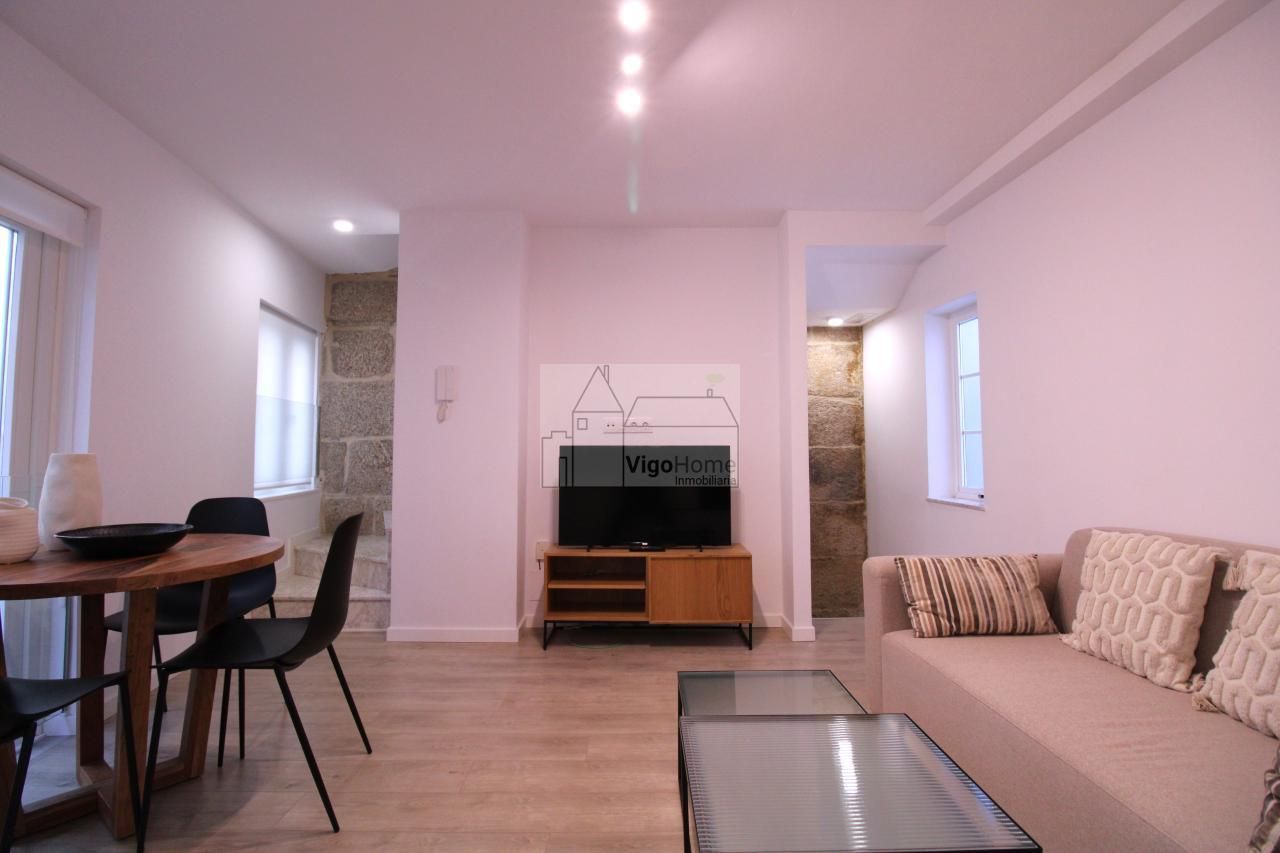 Sala d'estar de Pis de lloguer en Vigo  amb Calefacció i Moblat