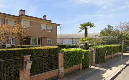 Exterior view of Single-family semi-detached for sale in Valladolid Capital  with Air Conditioner and Terrace