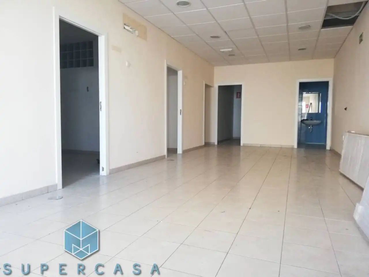 Business premises for sale in Avenida Madrid, imagen 2