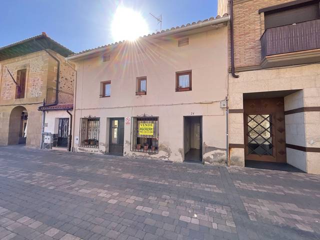 Casa-chalet en Venta en Plaza del Fundador en Santurde de Rioja