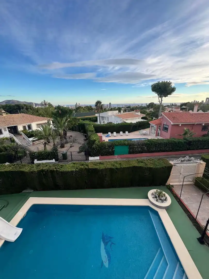 Vista exterior de Casa o xalet en venda en Benidorm amb Aire condicionat, Terrassa i Traster