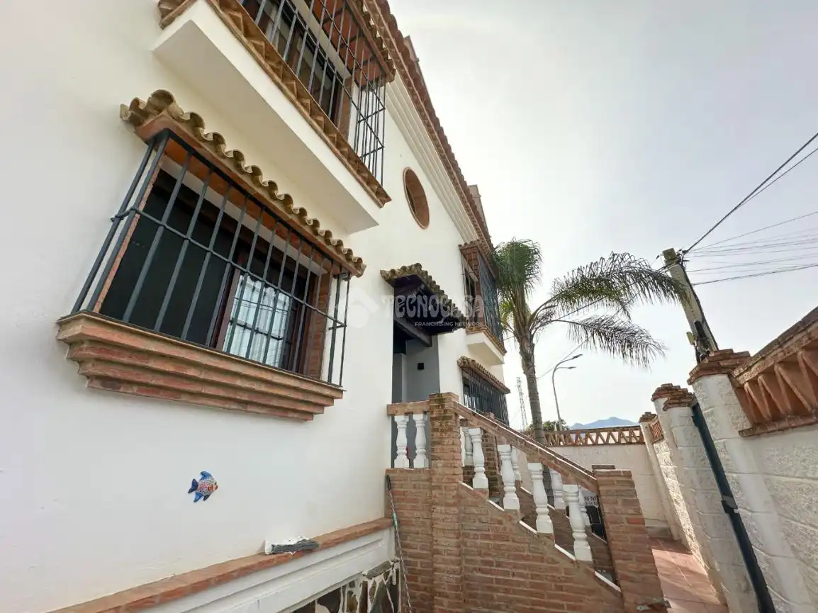 Außenansicht von Haus oder Chalet zum Verkauf in Alhaurín de la Torre mit Klimaanlage