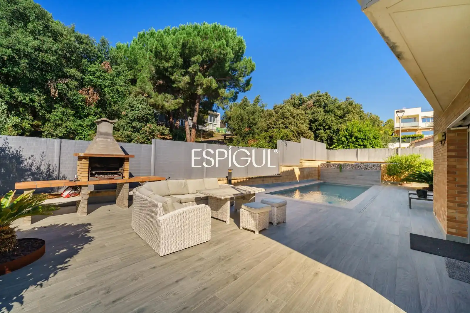 House with terrace for sale in CALLE JOSEP CABRUJA