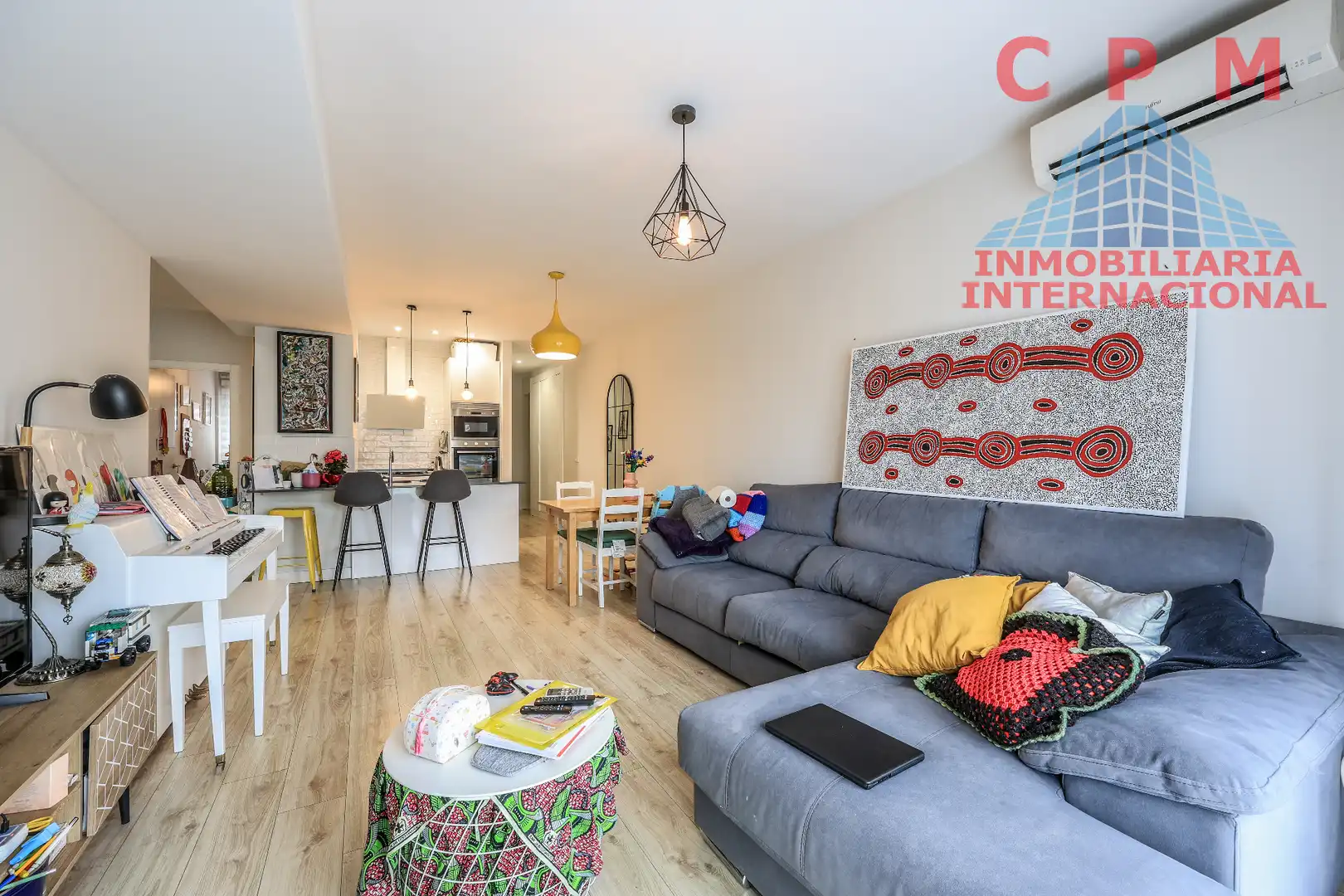 Living room of Flat for rent in Madrid  with Air Conditioner, Heating and Parquet flooring